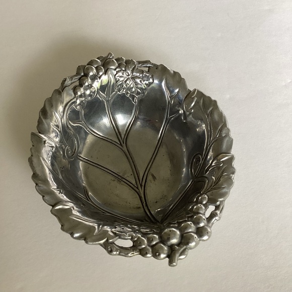 Arthur Court 1999 Grape & Leaf Aluminum Bowl Dish Grapevine Vineyard Serveware - Picture 1 of 13
